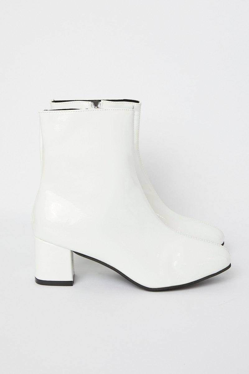 Vagabond mya patent leather off white 2025 heeled ankle boot