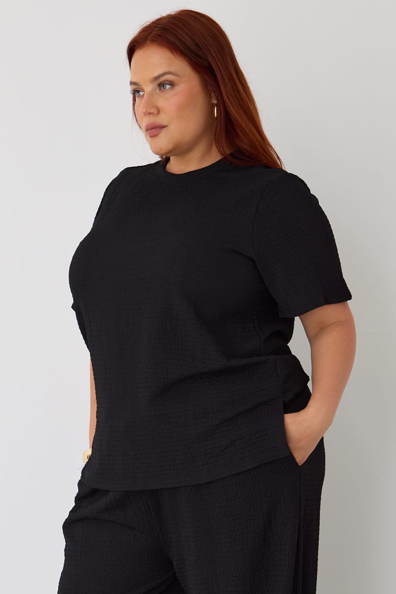 Black Textured T-shirt Short Sleeve for YouandAll Fashion