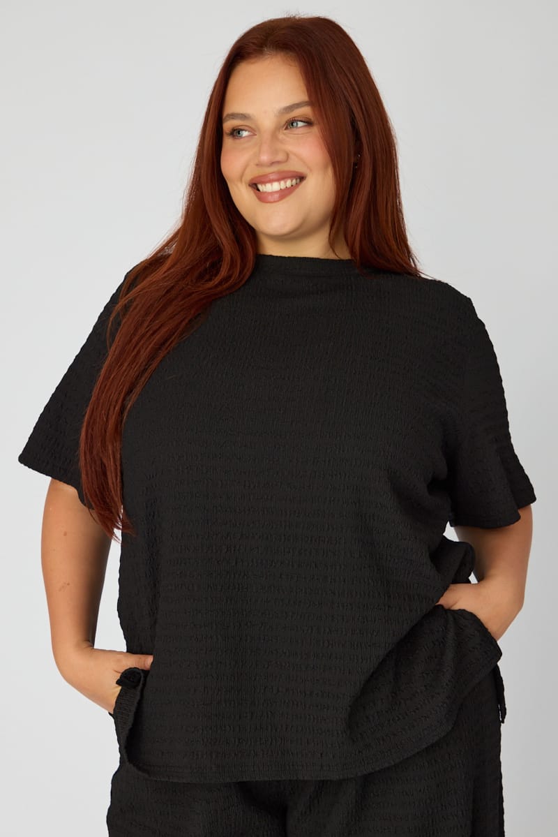 Black Textured T-shirt Short Sleeve for YouandAll Fashion