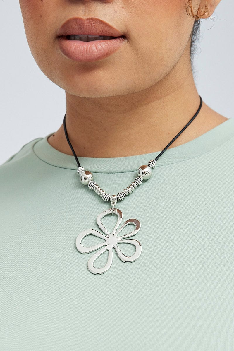 Silver Flower Pendent Necklace for YouandAll Fashion