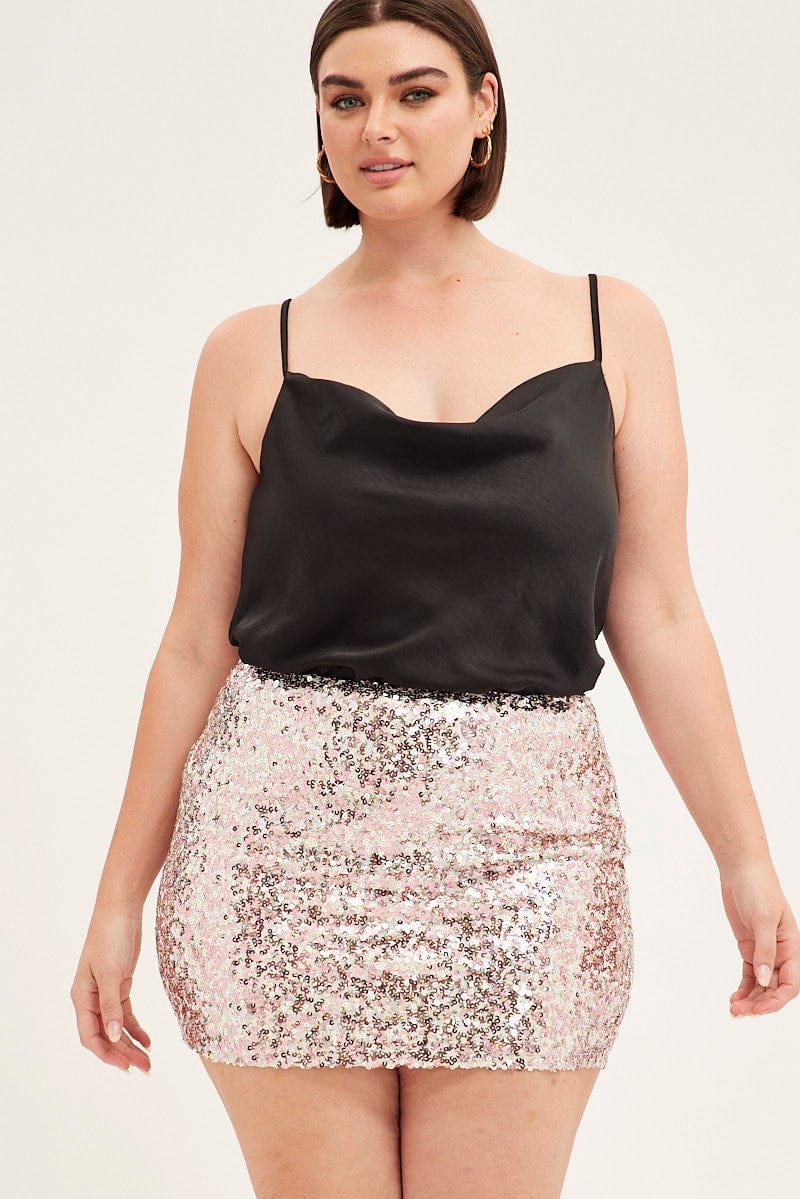 Sincap porno Taksi haydovchisi ozining rossiyalik ayol mijozlari ichiga kirdi.